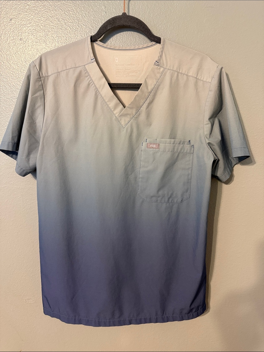 FIGS Men's FREEx Ombre Scrub Top Blue Gradient - Size Small